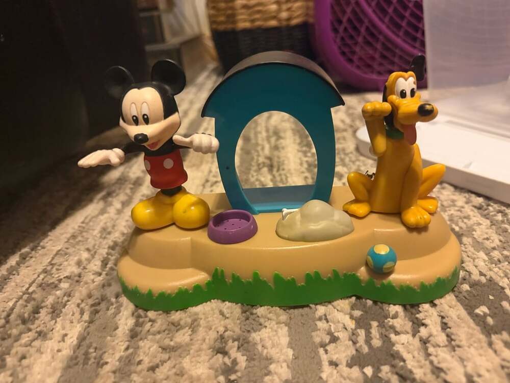 Disney Mickey Mouse Clubhouse Pluto Dog House Figure Set